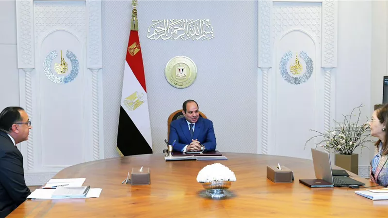 السيسي يوجه باستغلال الفرص التنموية المتاحة وتوجيه الاستثمارات بما يحقق أعلى العوائد للمواطنين