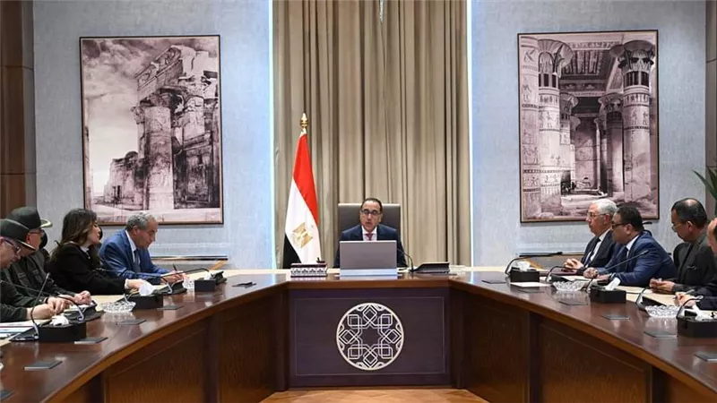 رئيس الوزراء: الحكومة تبدأ إجراءات توفير مخزون استراتيجي من السلع الأساسية لضبط الأسواق