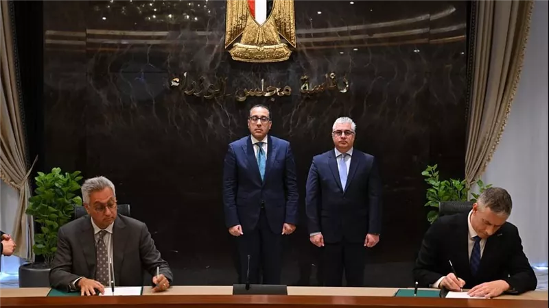 توقيع عقد تخصيص أرض لإنشاء مصنع لصوامع تخزين الغلال بمنطقة شرق بورسعيد باستثمارات 1.6 مليار جنيه