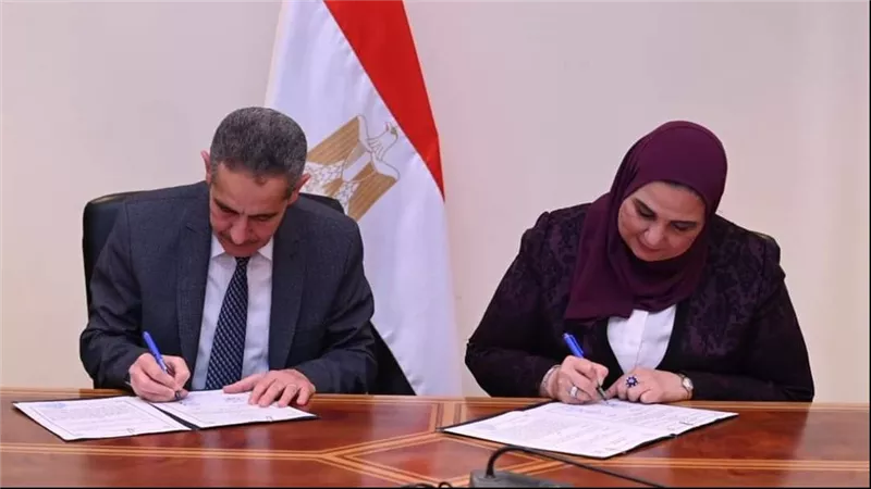 توقيع عقد تمليك مقر بنك ناصر الاجتماعي بمنطقة أبراج عبد المنعم رياض الاستثمارية بطنطا