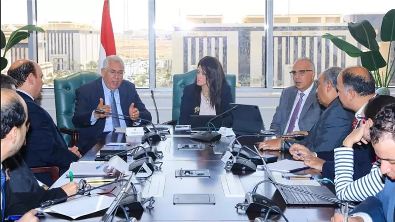 3 وزراء يناقشون موقف مشروع 