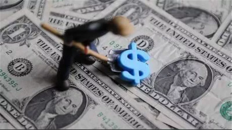 الدولار يرتفع أكثر من جنيه مع عودة البنوك للعمل اليوم 15 أبريل 2024