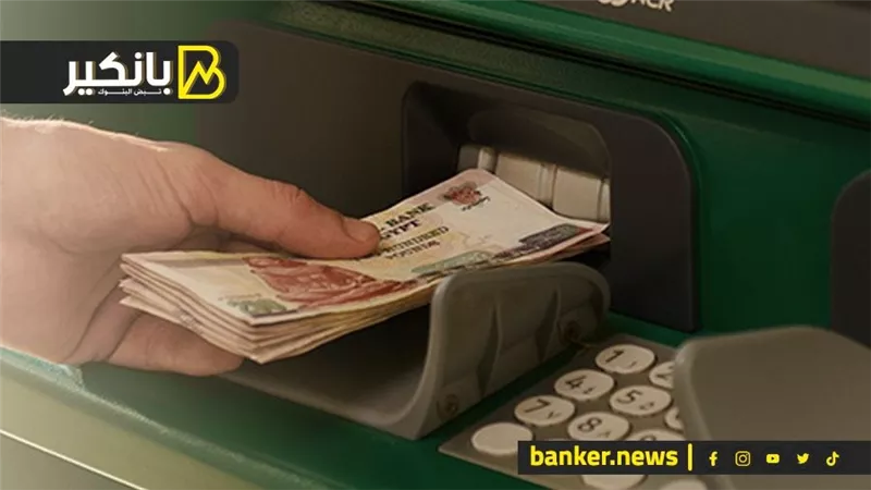 «لو المكنة سحبتها».. طريقة عبقرية لاسترجاع الفيزا بعد سحبها من الـ ATM