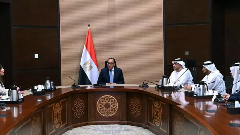 مدبولي يبحث توقيع اتفاق مبدئي لتأسيس منطقة حرة لإنتاج وتخزين وتداول البترول ومُشتقاته