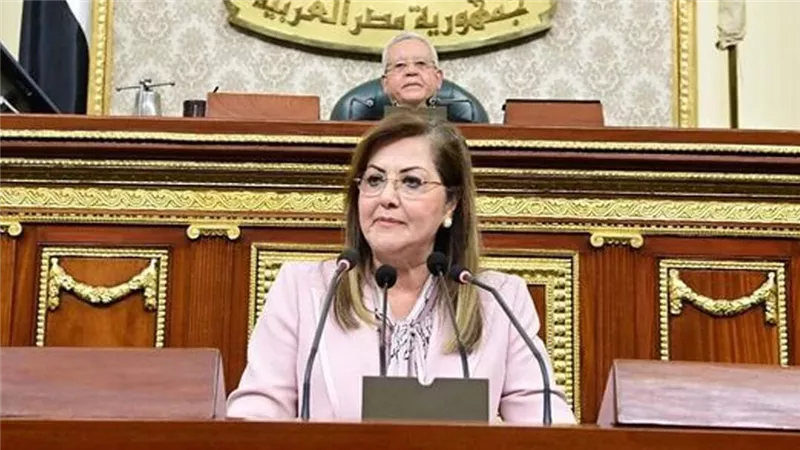 وزيرة التخطيط أمام 