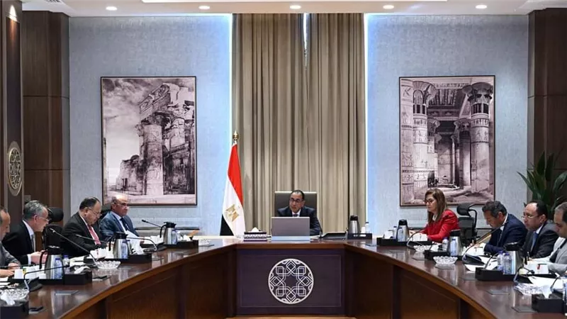 رئيس الوزراء يتابع موقف التعديلات المقترحة على قانون المناطق الاقتصادية