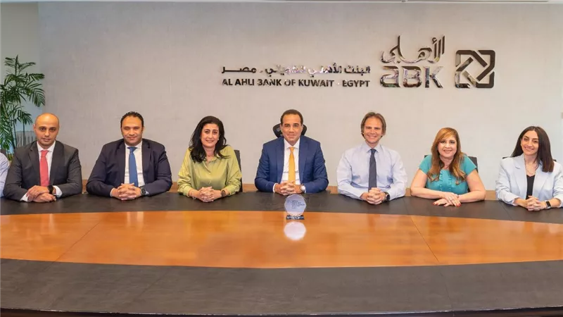 البنك الأهلي الكويتي يحصد جائزة أفضل بنك للتجزئة المصرفية في مصر 2024