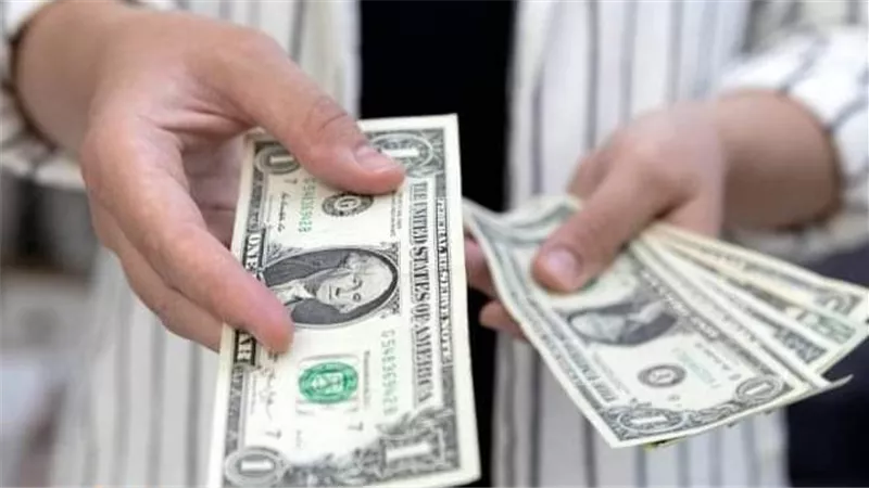 الدولار يتوقف مع ترقب لبيانات التضخم وقرار الفائدة