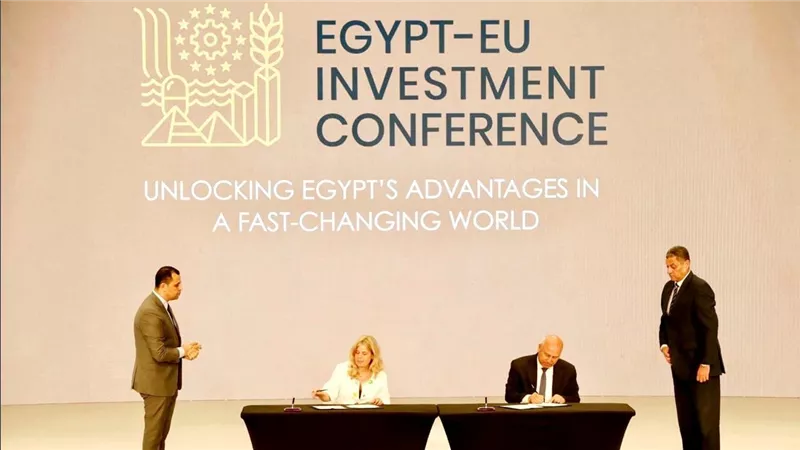 وزير النقل يوقع عدد من الاتفاقيات ومذكرات التفاهم مع إيطاليا في مجال السكك الحديدية والنقل الأخضر