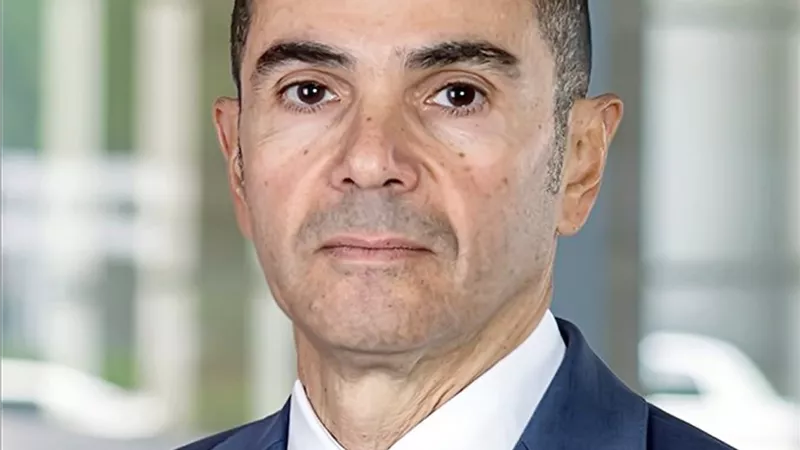 السيرة الذاتية لوزير الاستثمار والتجارة الخارجية حسن الخطيب