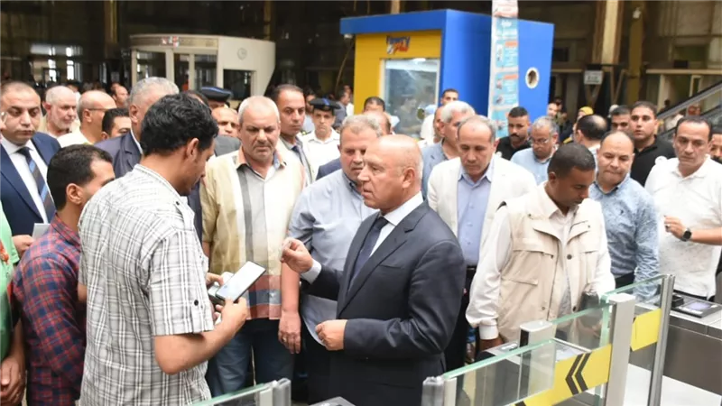 وزير النقل يؤكد ضرورة المحافظة على انتظام جداول التشغيل ومواعيد القطارات
