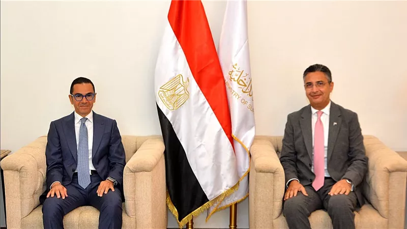 وزيري التموين والاستثمار يبحثان ضخ الاستثمارات في منظومة الصوامع والمناطق اللوجيسيتة