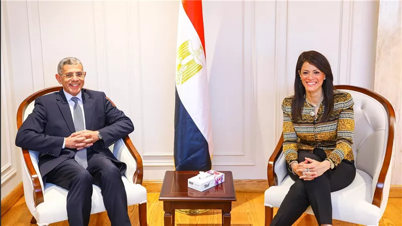 المشاط: نسعى للاستفادة من جهود وكالة الفضاء في متابعة تنفيذ المشروعات الاستثمارية