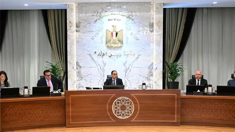 رئيس الوزراء: لن يتم غلق مصنع إلا بقرار مني شخصيا