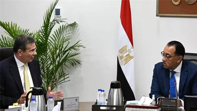 مدبولي يستعرض مع وزير الزراعة إجراءات ضبط منظومة الأسمدة وعدم التلاعب والتهريب