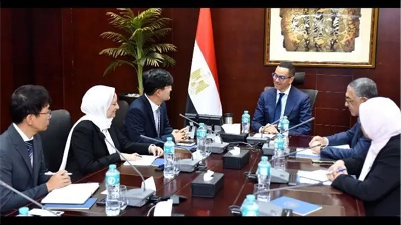 وزير الاستثمار يبحث مع مسئولي سامسونج خطط الشركة التوسعية في مصر