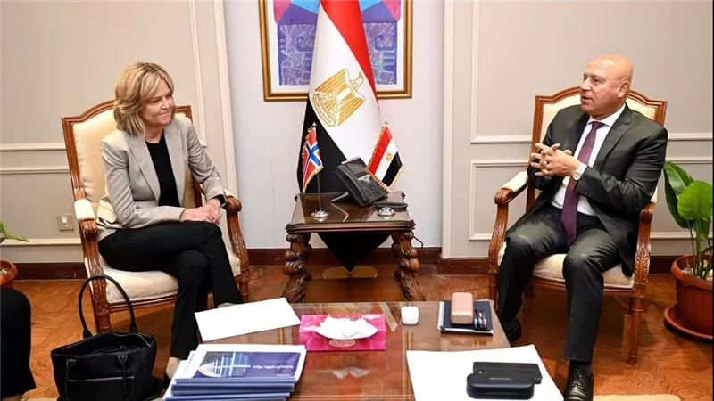 وزير  الصناعة والنقل يبحث مع سفيرة النرويج بالقاهرة تعزيز الاستثمارات النرويجية بالسوق المصري