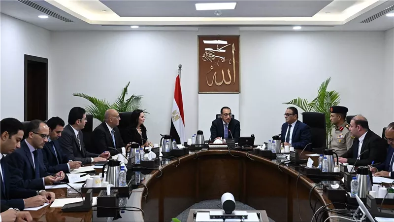 رئيس الوزراء يعقد اجتماعا بشأن تحديد المناطق الأكثر احتياجا على مستوى الجمهورية