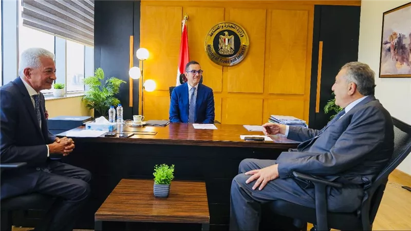 وزير الاستثمار:  توفير المزيد من التيسيرات للمستثمرين والمصدرين والمستوردين