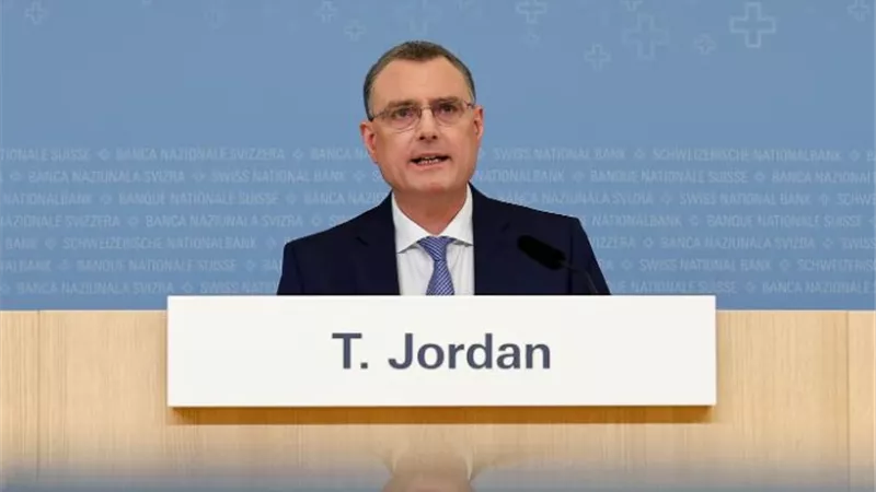 رئيس البنك المركزي السويسري يحث UBS على زيادة رأس المال