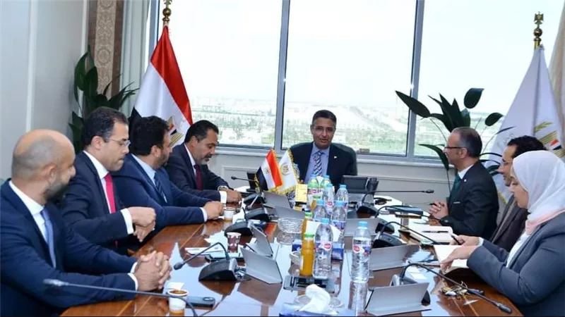 وزير التموين يبحث مع وفد بنك أبو ظبي الأول مصر سبل التعاون المشترك