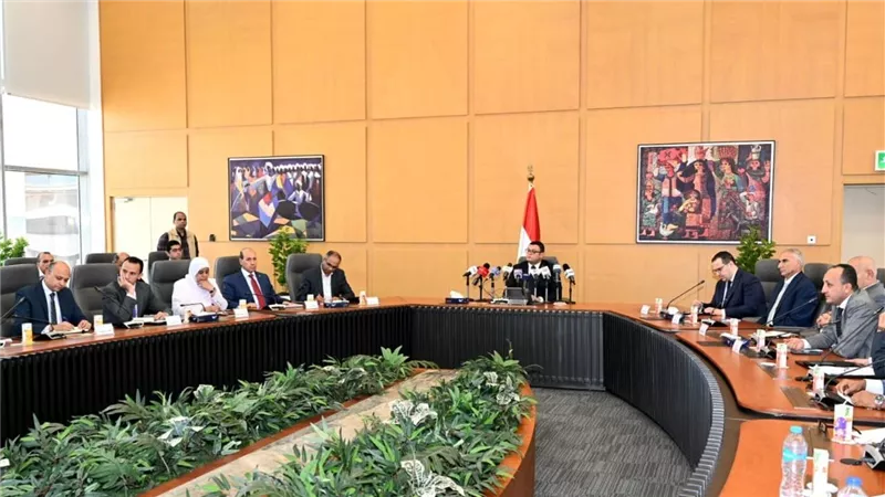 وزير الإسكان: خطة عمل مكثفة لتسليم الوحدات السكنية بالمدن الجديدة لحاجزيها