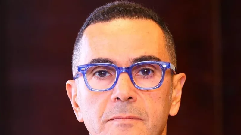 وزير الاستثمار يتوجه إلى باريس لعقد لقاءات رسمية مع ممثلي كبرى الشركات ومجتمع الأعمال