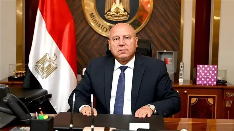 الوزير بعد حادث قطاري المنيا: لن يفلت أي مخطئ من العقاب تحقيقاً للردع العام 