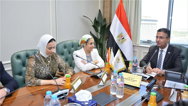 تعاون بين وزارة التموين ومؤسسة حياة كريمة لتوفير المواد الغذائية للمواطنين بأسعار مخفضة