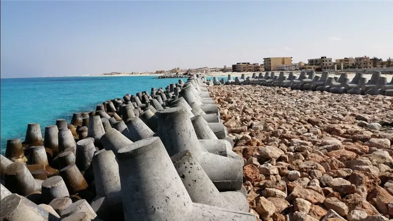 المغرب تستثمر 182 مليون دولار في حواجز الحماية لتأمين المناطق الساحلية ضد مخاطر التآكل والفيضانات