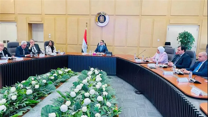 وزير الاستثمار يبحث مع وكلاء شركات السيارات العالمية والموزعين توطين الصناعة في مصر