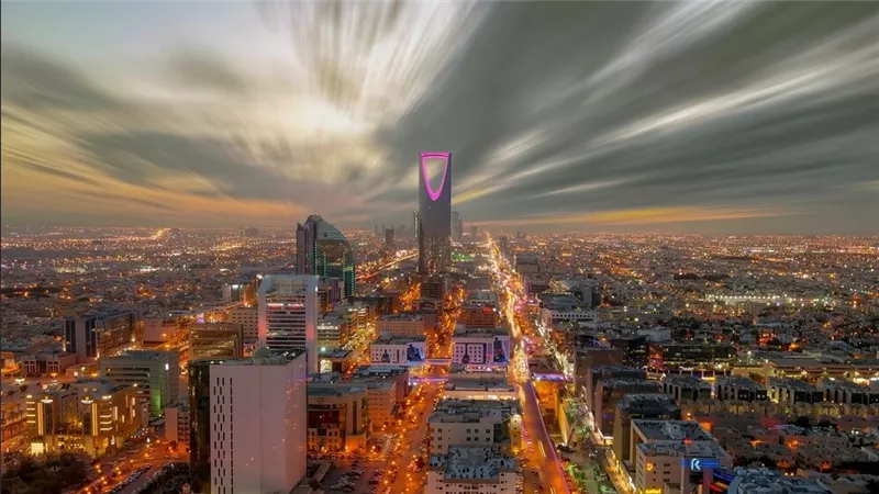 السعودية تخطط لمزيد من الاقتراض لتمويل مشاريع ضخمة