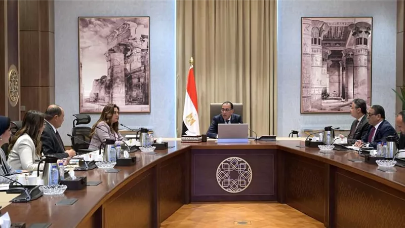 مدبولي يوجه بسرعة الاجتماع مع أصحاب المزارع المُتوقفة عن إنتاج بيض المائدة لحل مُشكلاتهم