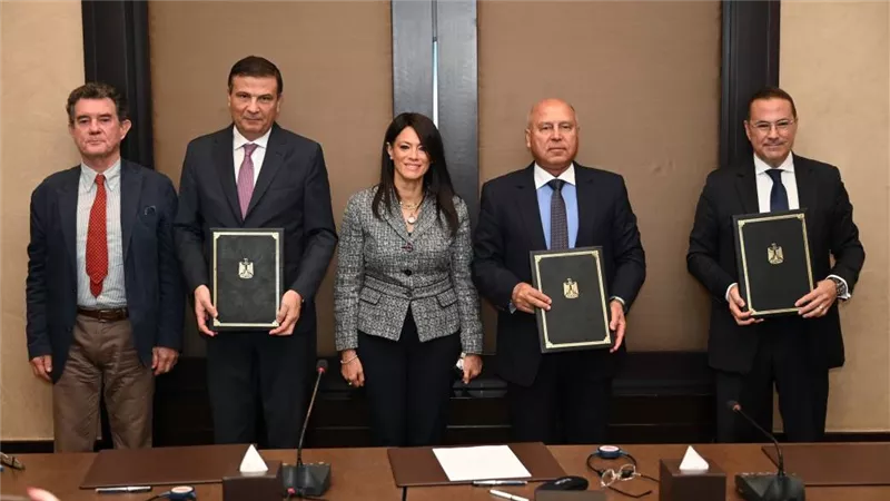 توقيع وثيقة مشروع القطن المصري بين وزارتي الصناعة والزراعة ومنظمة اليونيدو