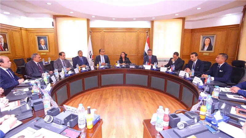 وزيرة التضامن تطالب رؤساء القطاعات ببنك ناصر بتحسين الخدمات المصرفية