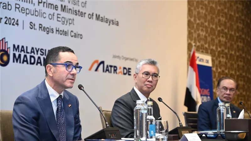 الخطيب: السوق المصري يمتلك العديد من المقومات والفرص والإمكانات الاستثمارية المتميزة