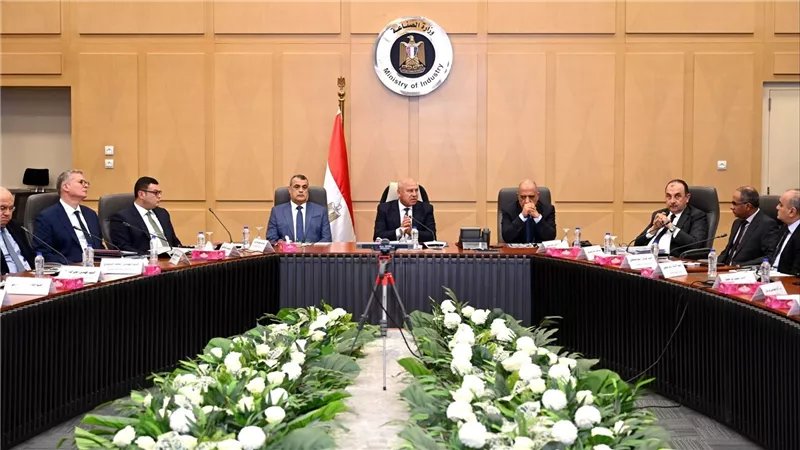 الوزير: تسهيلات وحوافز لدعم القطاع الصناعي وإعادة تشغيل مصنعي شركة النصر للمسبوكات