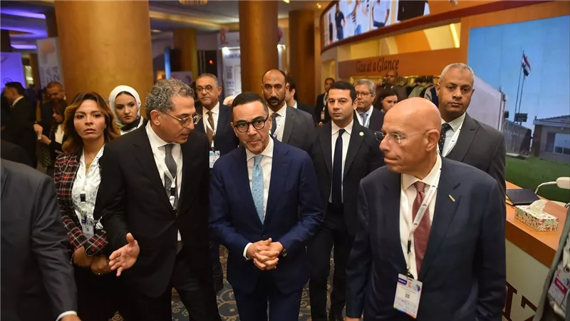 الخطيب: قطاع المنسوجات والملابس الجاهزة والمفروشات  أحد أهم القطاعات الإنتاجية بالاقتصاد القومي