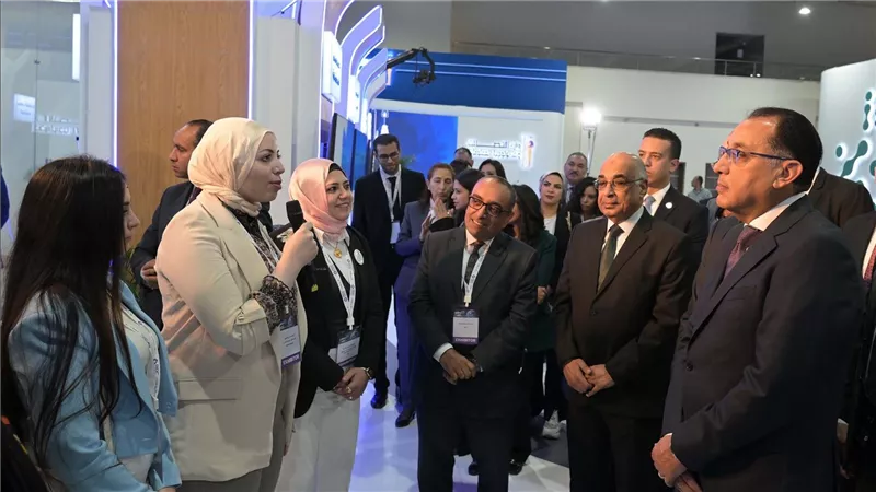 رئيس الوزراء يستعرض الجهود المبذولة لتحقيق التحول الرقمى ومجموعة من الخدمات الحكومية الرقمية