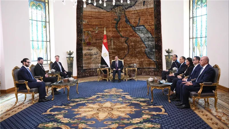 السيسي يؤكد أهمية تشجيع القطاع الخاص الأجنبي على الاستثمار بالقطاعات ذات الأولوية في مصر