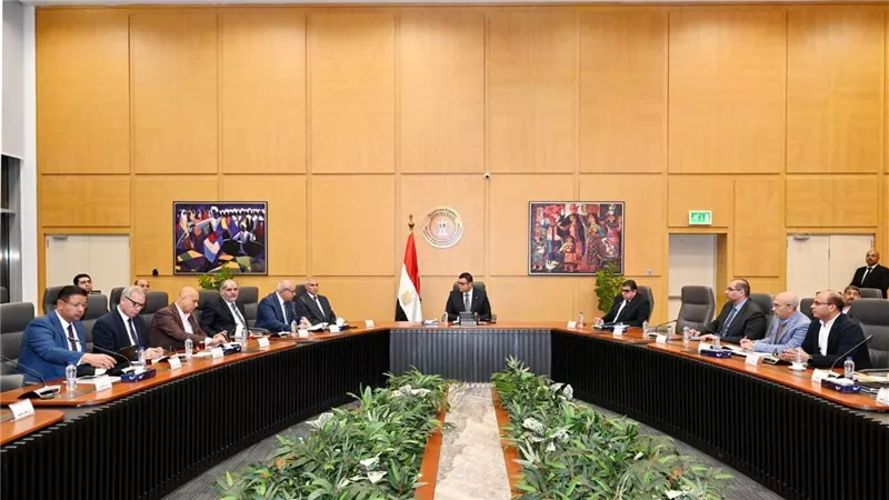 الشربيني يوجه بوضع جداول زمنية مضغوطة ومحددة لإنهاء الوحدات لتسليمها للحاجزين بالعلمين الجديدة