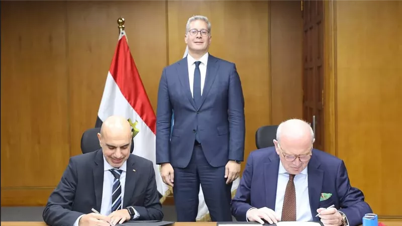 توقيع 3 اتفاقيات استراتيجية لتطوير مصانع أبوقير للأسمدة وتعزيز كفاءة الطاقة والأستدامة