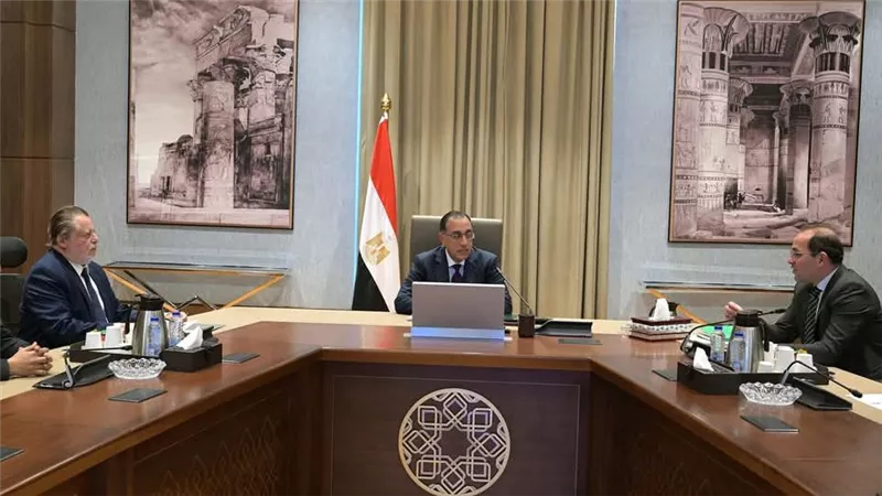 رئيس الوزراء يتابع جهود توفير احتياطيات من السلع والمنتجات المختلفة