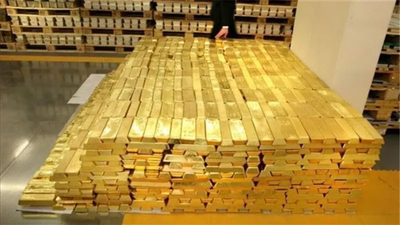 الذهب يواصل الارتفاع والدولار الضعيف يصعد بأسعار النفط.. قرار مفاجيء من المركزي التركي.. وصفقة بـ4 مليار دولار بين «علي بابا» و«إي مارت»