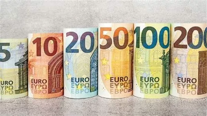 سعر اليورو أمام الجنيه المصري في تعاملات اليوم الإثنين 30-12-2024
