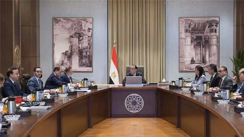 مدبولي يشيد بارتفاع معدلات تحويلات المصريين في الخارج بفضل وجود سعر صرف