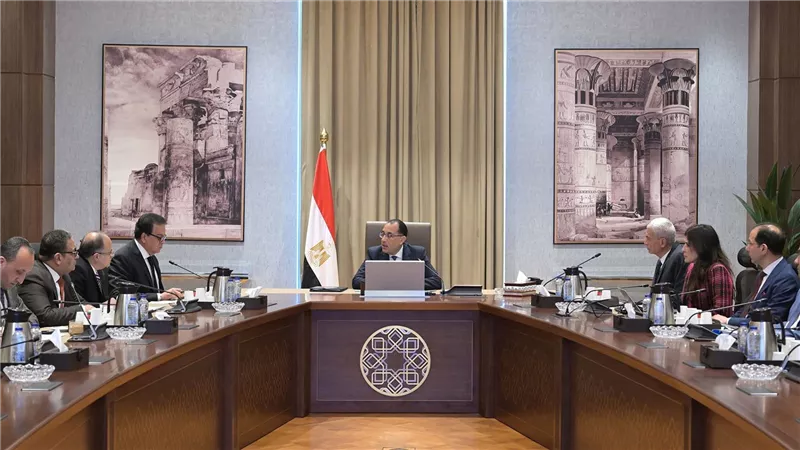 رئيس الوزراء يتابع جهود تعظيم الاستفادة من مشروع تطوير صيدليات الإسعاف المصرية