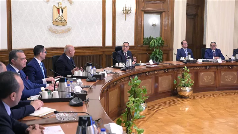 رئيس الوزراء يتابع موقف الإفراج الجمركي عن البضائع وتطبيق منظومة التسجيل المسبق للشحنات