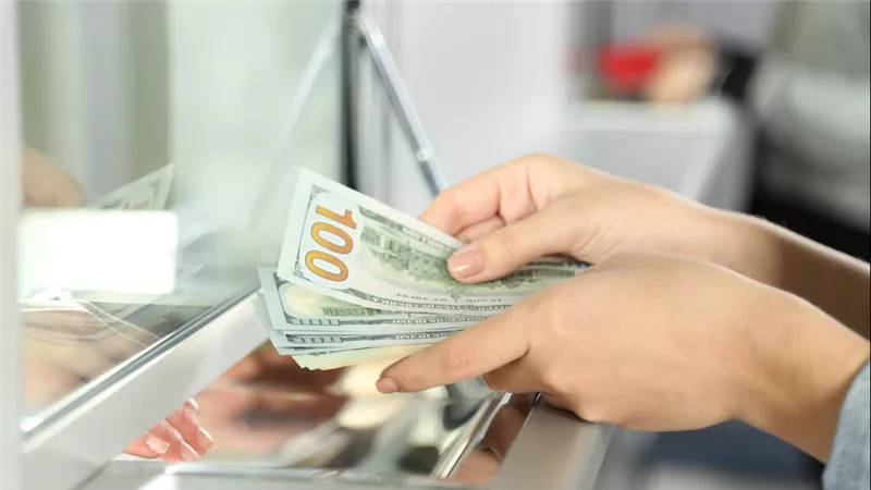 ازاي تغير دولارات أو أي عملة أخرى من بنك مصر والحد الأقصى