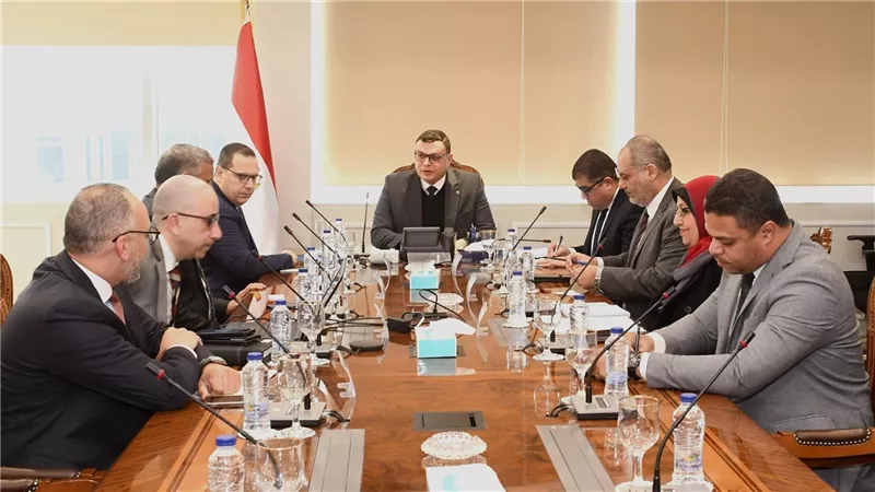 وزير الإسكان يبحث مع مجموعة الحكير القابضة الفرص الاستثمارية الواعدة بالمدن الجديدة